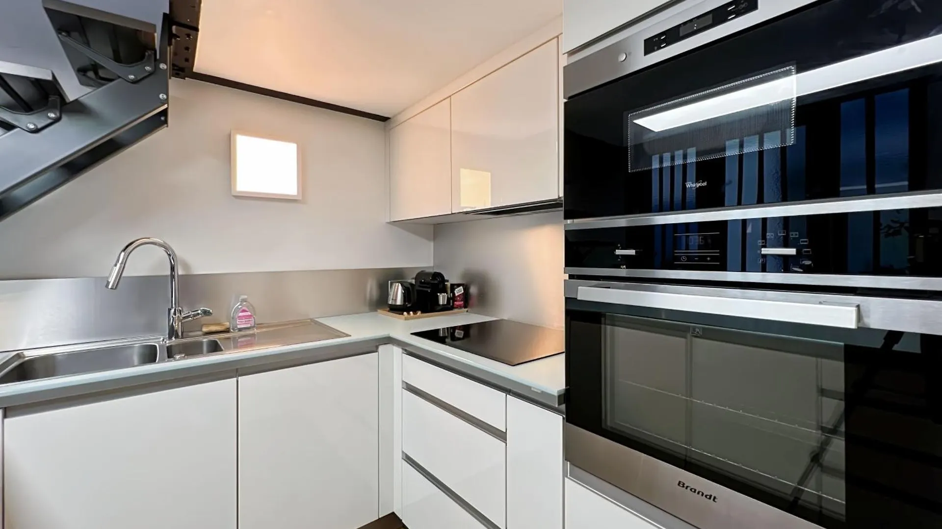 Charming Atypical - Gare De L'est Apartment